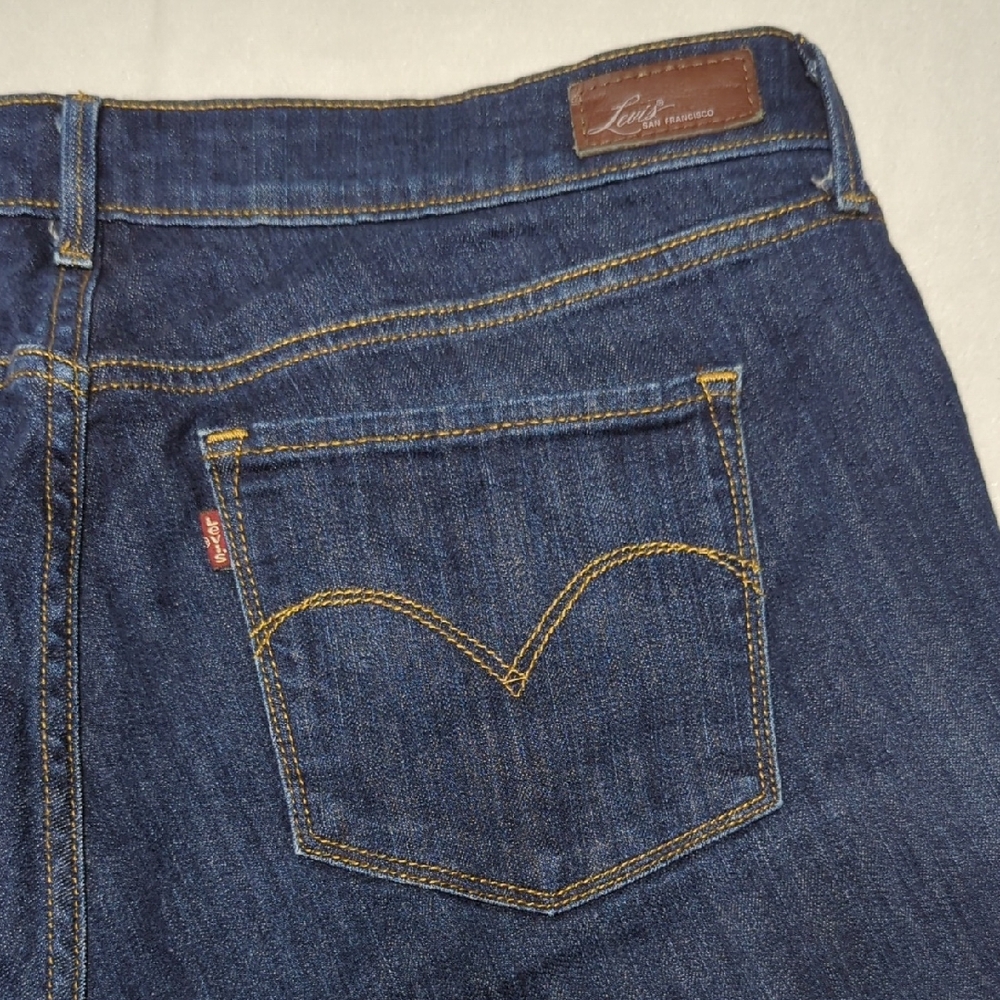 Levi's Bold Curve Boot Cut Dark Wash Women's Jeans Size 34‎